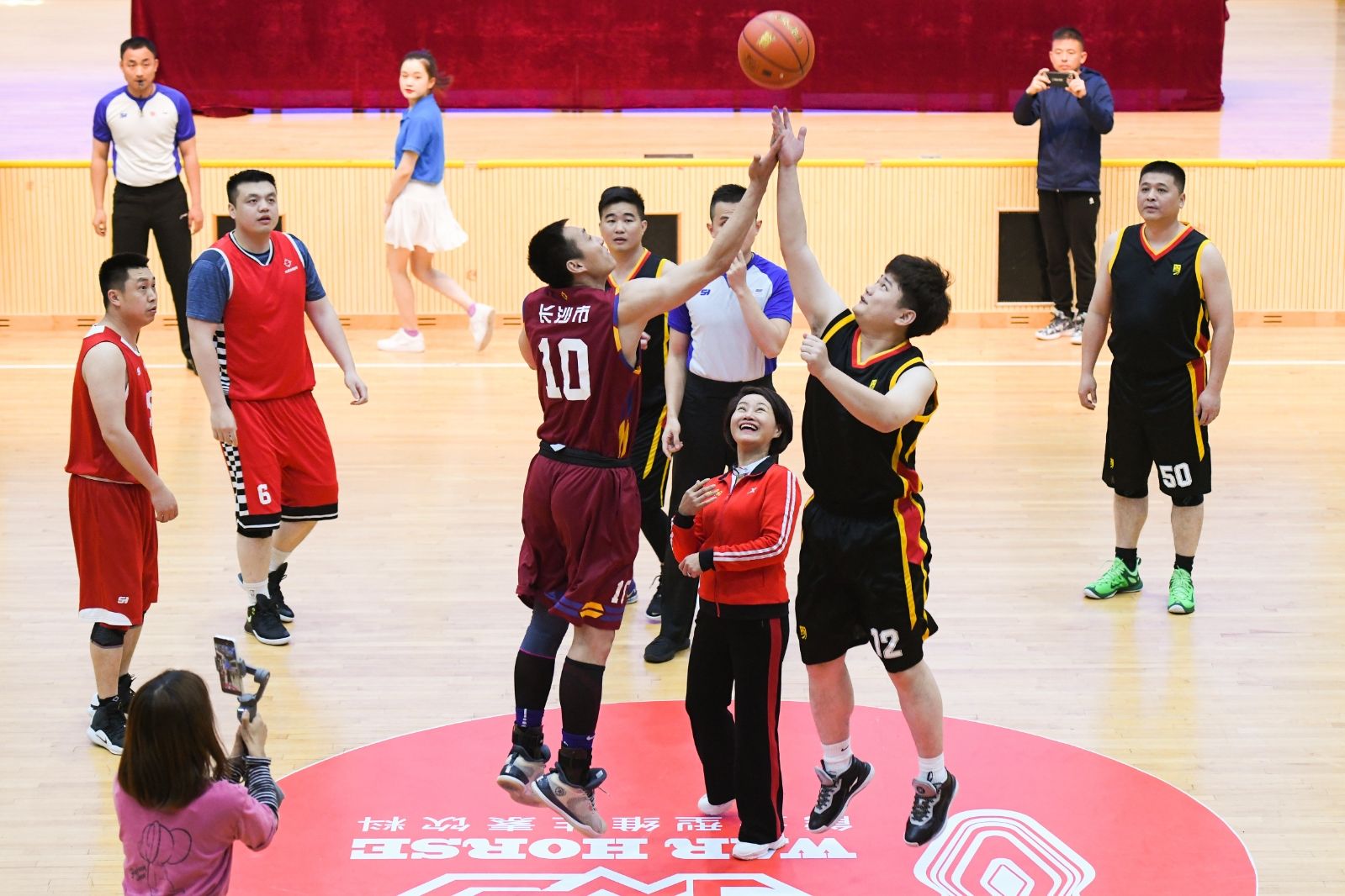 長沙市第十屆運(yùn)動(dòng)會(huì)（市直機(jī)關(guān)組）籃球賽 暨“戰(zhàn)馬杯”第十五屆市直機(jī)關(guān)干部職工籃球賽火熱開賽！